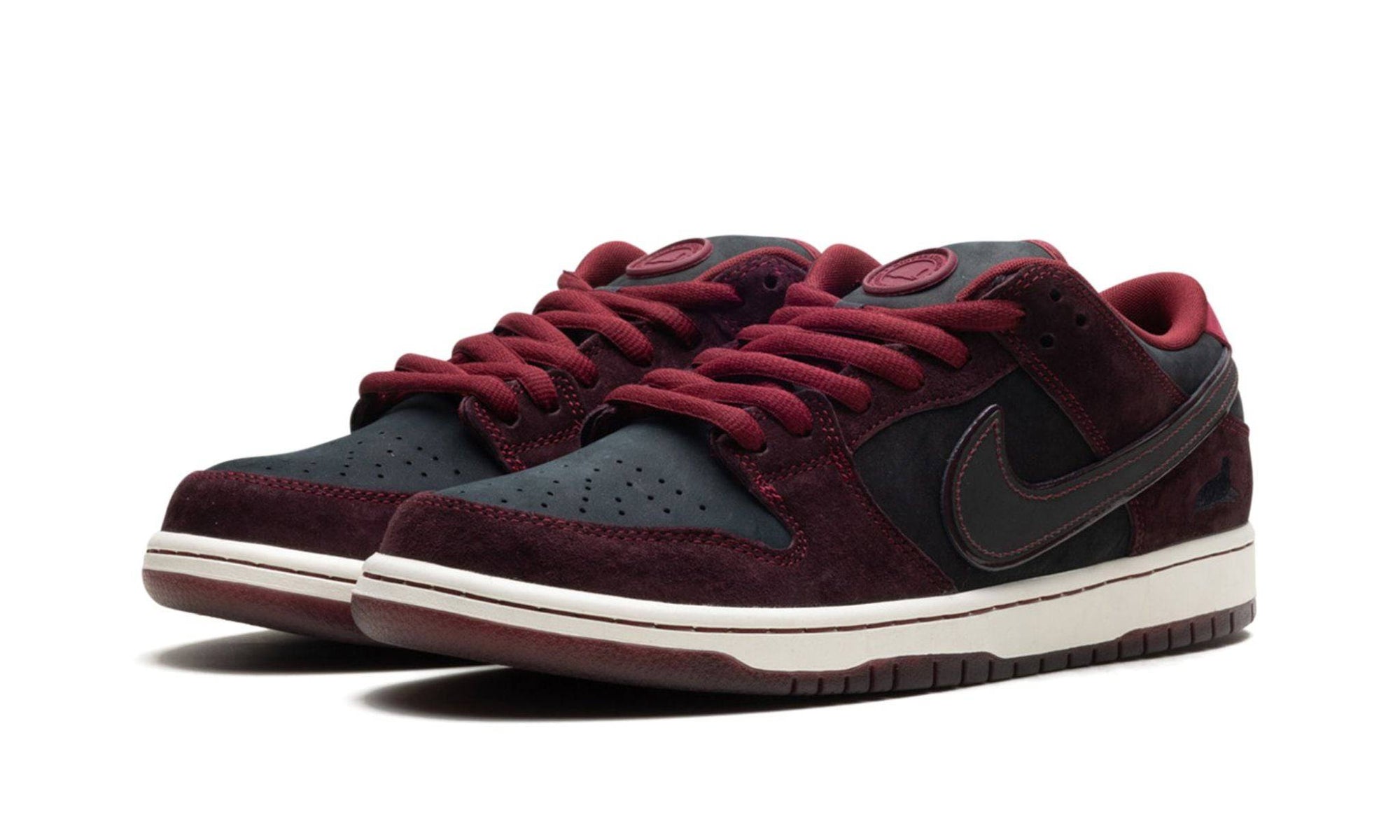 Nike SB Dunk Low Riot Skateshop